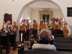 Odense Jagthornsgruppe spille jagthorn til jagtgudstjeneste i S&oslash;llinge Kirke